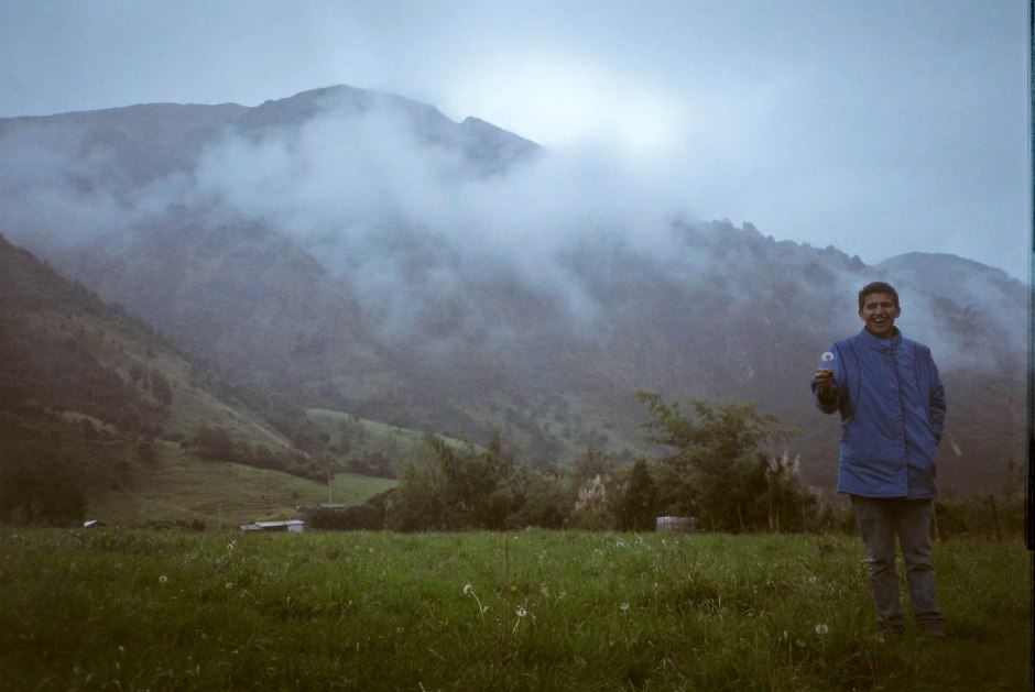 Enjoying la neblina and un diente de león with my pana Cuencana after hours driving down pothole covered roads in a rainstorm before later discovering secret hot springs located on the outskirts of Soldados. Cajas National Park, Ecuador. 